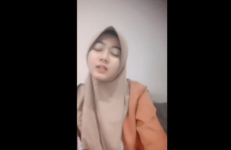 Raba Raba Gunung Kembar Sendiri Hijaber Ini Melayang